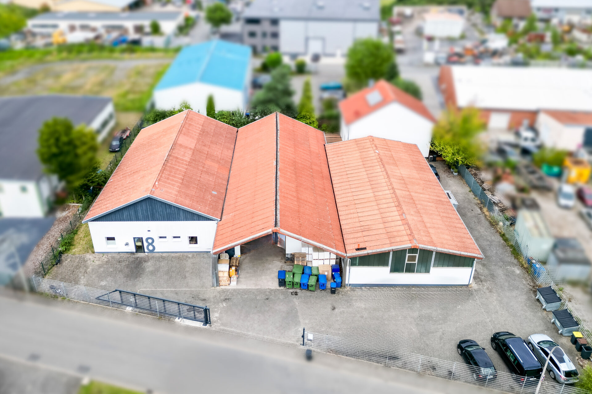 (Nr. 04235) Vielseitig nutzbare Produktions-, Lager- und Büroflächen || frei ab sofort