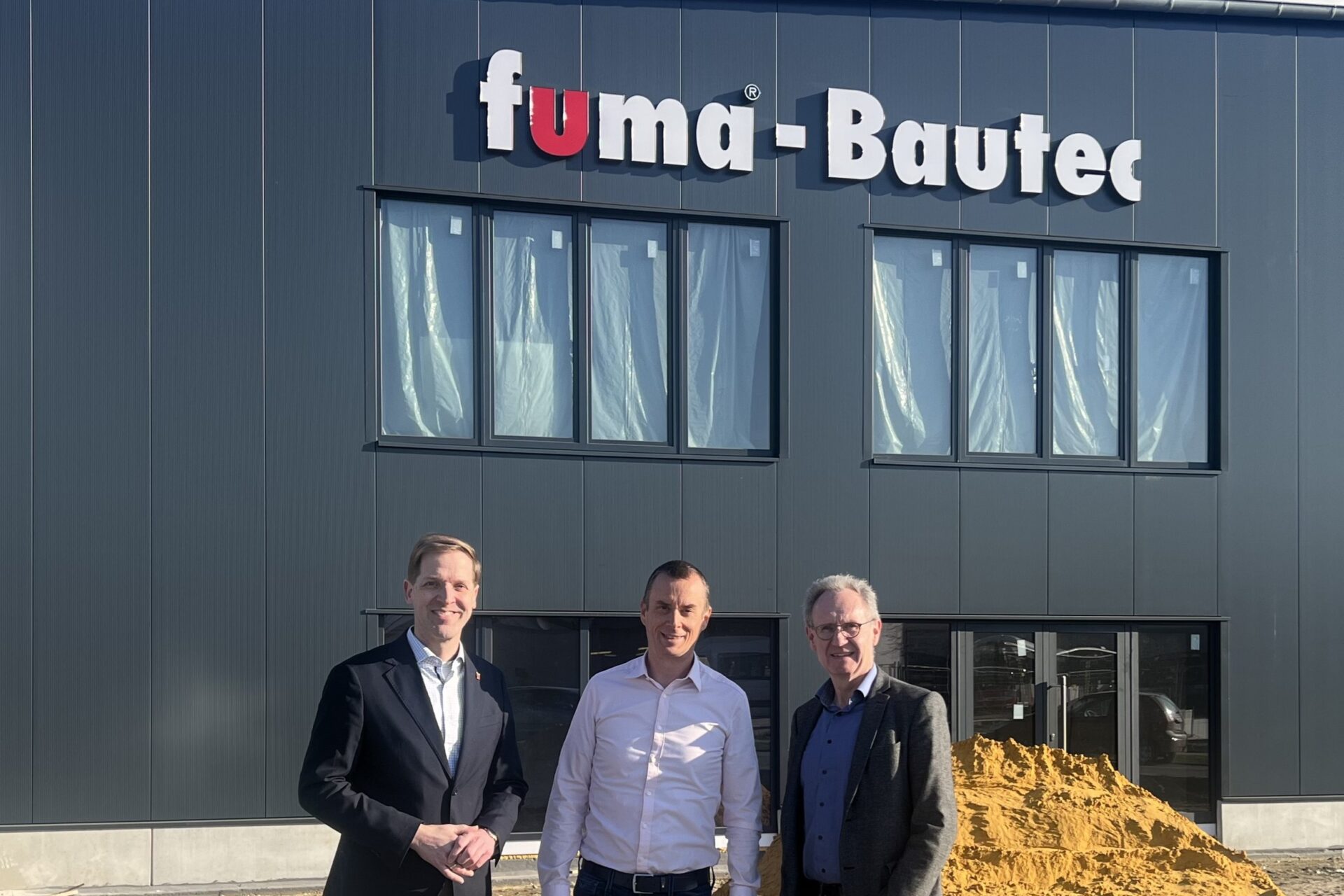 Landrat und wfc-Geschäftsführer besuchen Fuma Bautec in Lüdinghausen