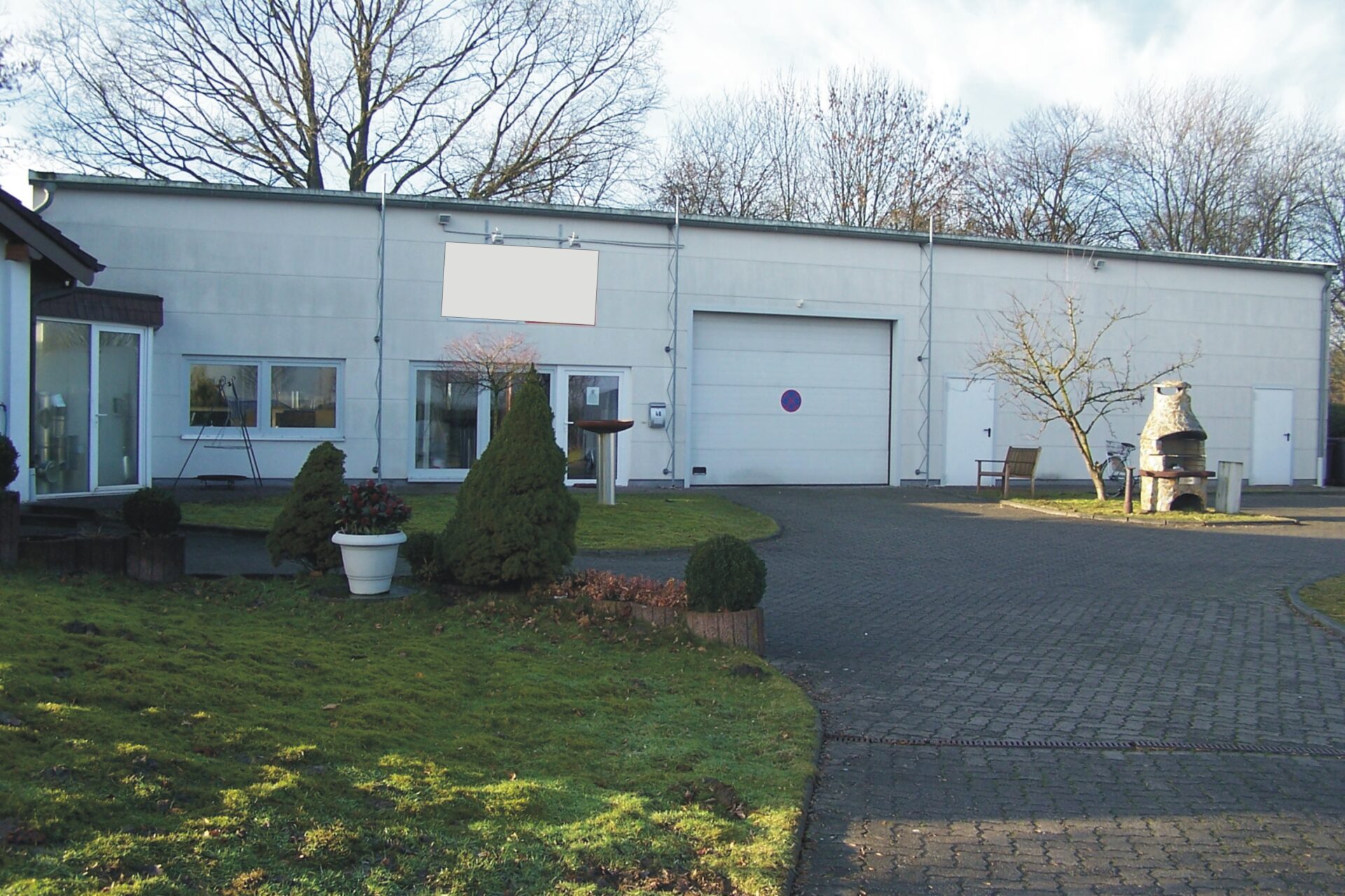 (Nr. 09244) Gewerbehalle 300m² mit 2 Büros und 1 Ausstellungsraum provisionsfrei, direkt vom Eigentümer zu vermieten