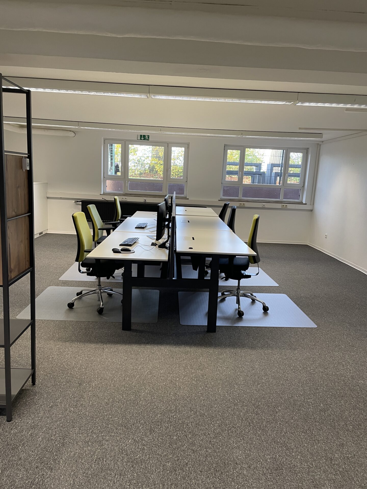 (Nr. 03245) Büro/Souterrain mit großen Tageslichtfenstern